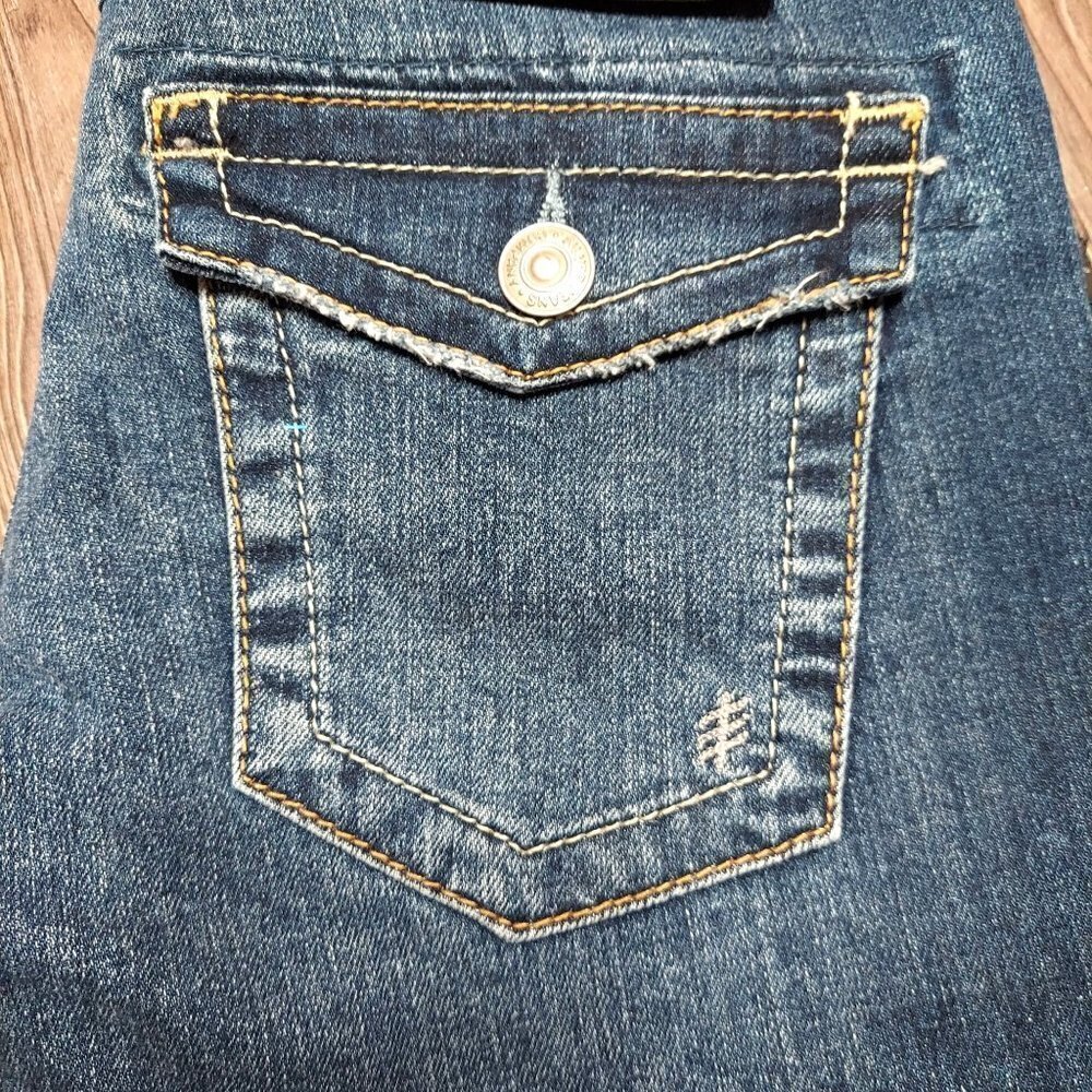 Silver Jeans Tuesday Low Rise Slim Boot Jeans - Picture 5 of 7